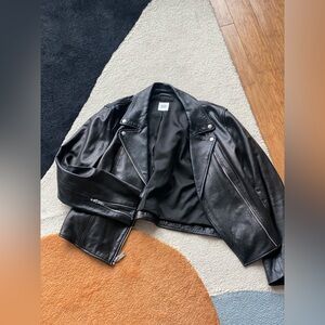 GAP Women's Sleek Black Leather Jacket - Super Smooth L/XL ♠️